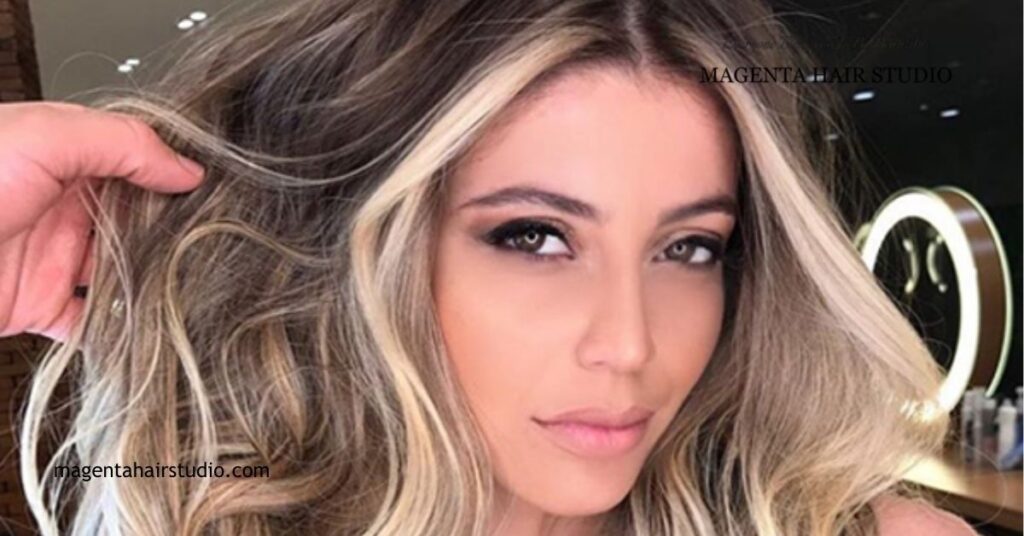 "Money Pieces: The Ultimate Guide to Stunning Face-Framing Highlights" 9 Casual Everyday Styles